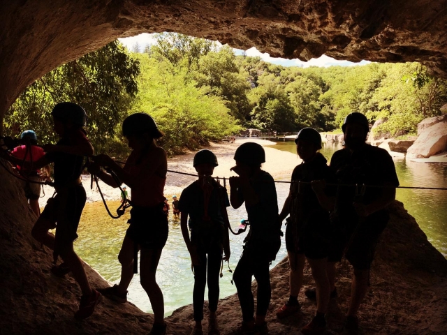 Passage à travers une grotte