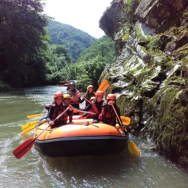  Überquerung der Nive beim Rafting 