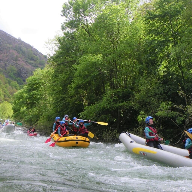  3 teams on their mini raft 