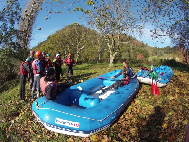 Briefing before the mini raft descent 