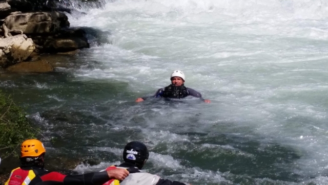  Adrenaline in white water 