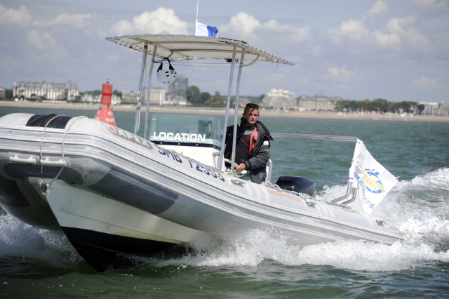 Instructor going to join the passengers 