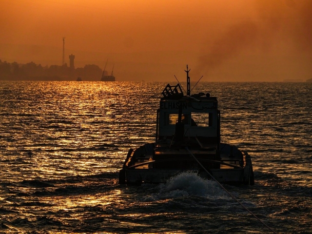  Return to the port at sunset 