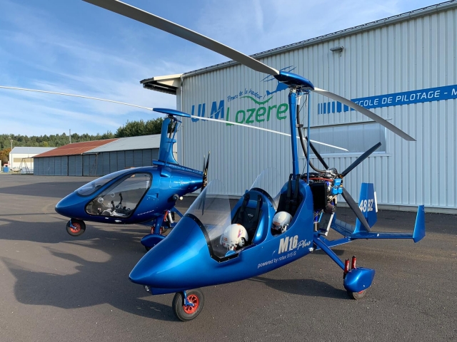 Autogires devant notre hangar