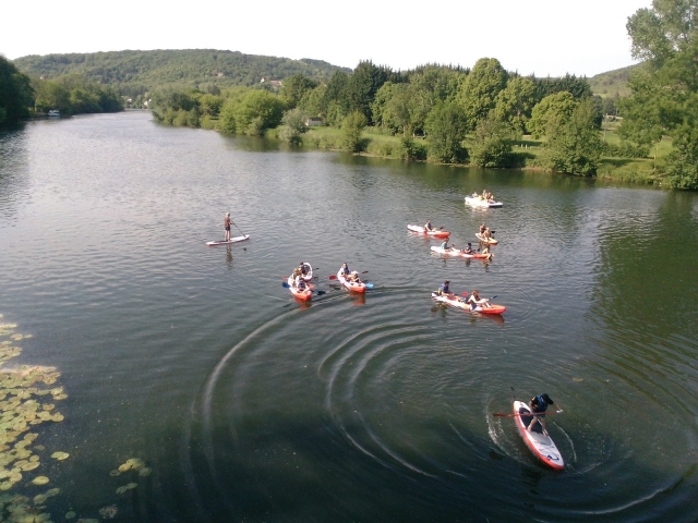 Paddle descent with friends 