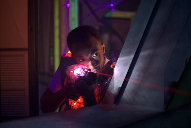  Gioco laser game notturno 