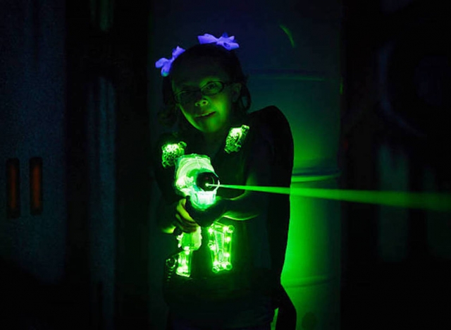  Gioco laser notturno 