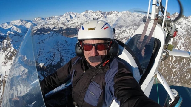  Our pilot flying away from snowy peaks