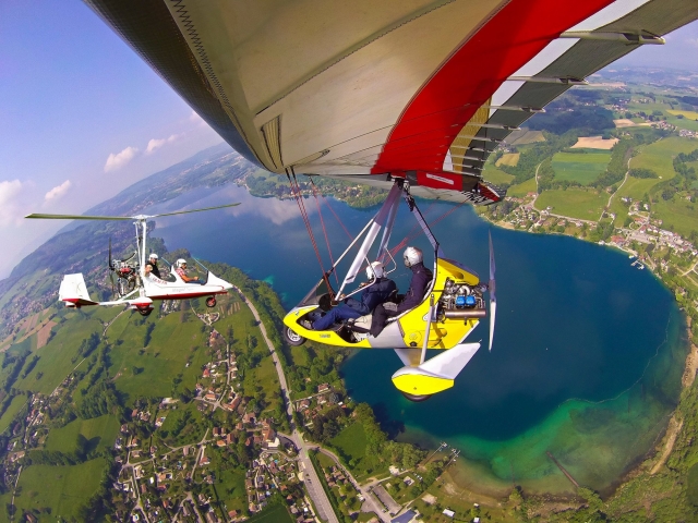 Flight over Lake Paladru in a tilting ULM
