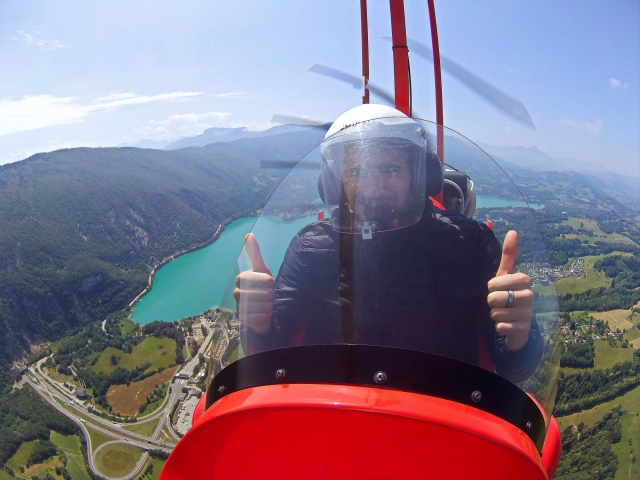 Flug über dem Paladru-See 