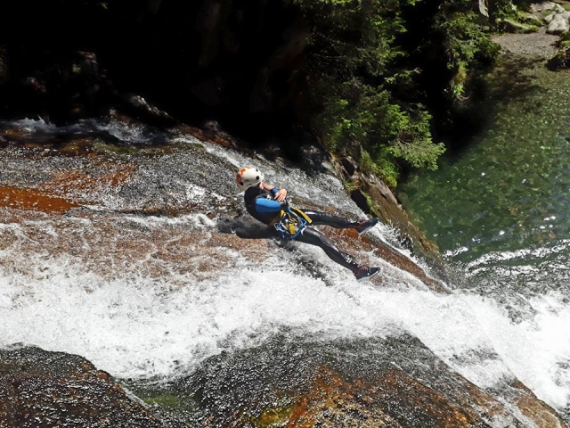 Descent on a natural slide 