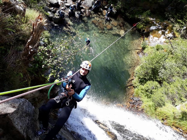  Descendência tirolesa no canyon 