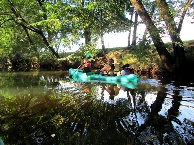  Canoeing in pairs. 