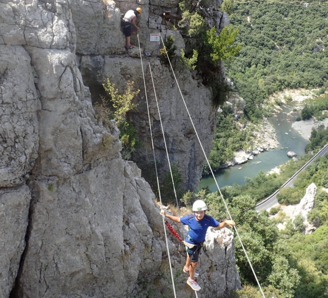 Zu überquerende Affenbrücke 