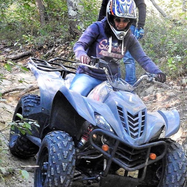 Quad en forêt