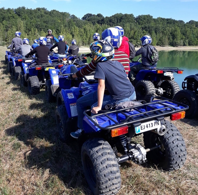  Team al inizio della loro giornata di quad quad