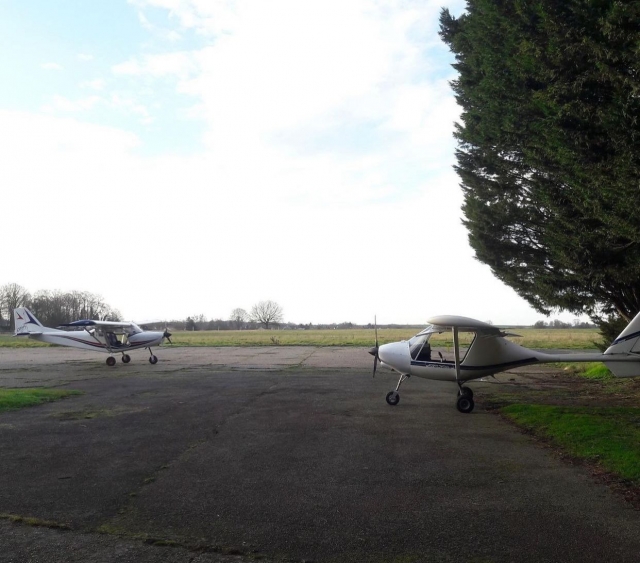 ULM sur piste en herbe