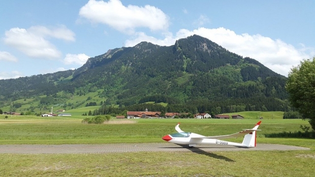 Glider landing 