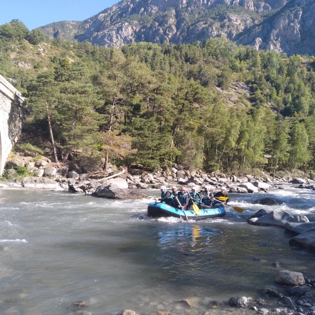Famille en rafting