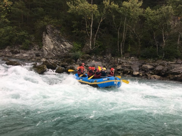 Descente dans les rapides