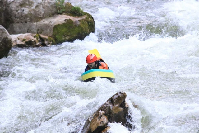  White water swimming in the Saint-Georges gorges 