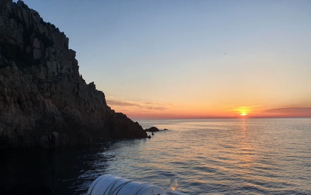  Sonnenuntergang an Bord eines Bootes 