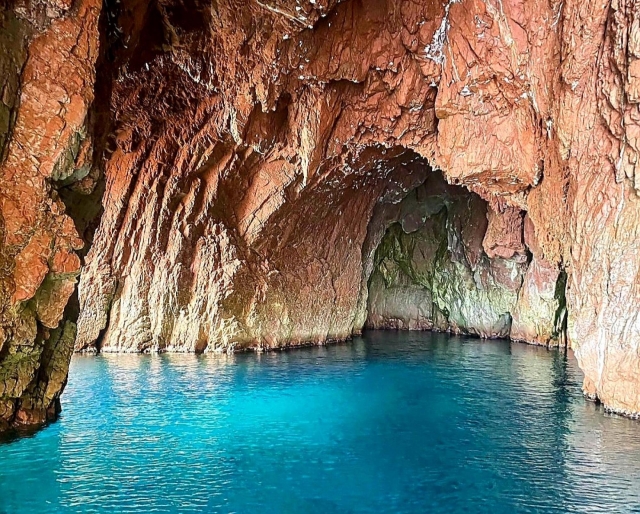  Unterwasserhöhle 