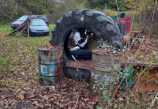  Versteck auf einem Paintballfeld Richtung Calais 