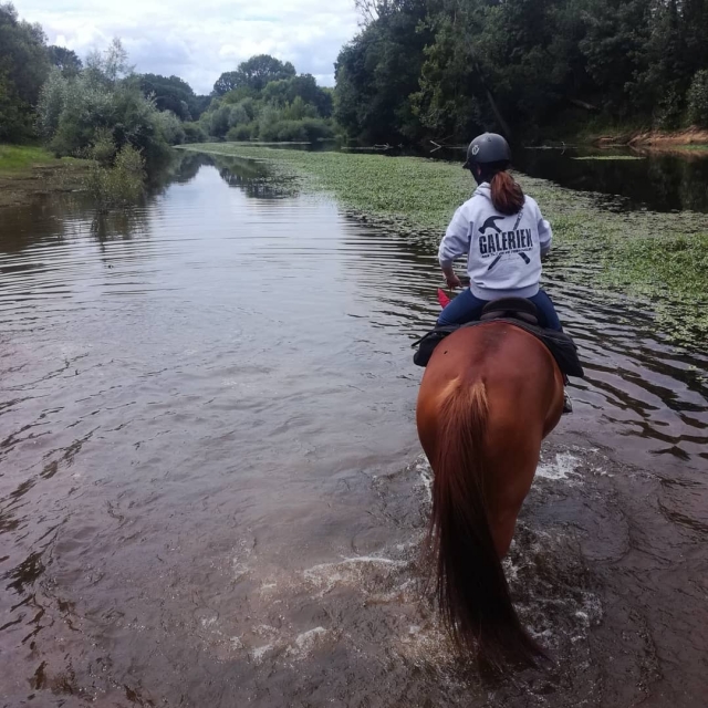  Traversata del fiume a cavallo 