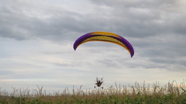  Landing in a paramotor 