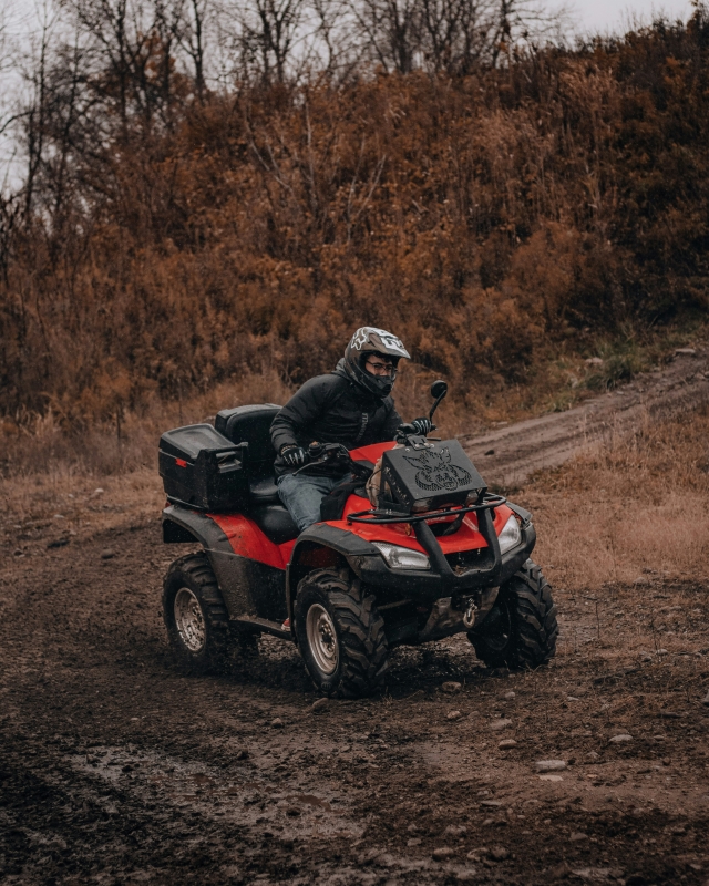 Machen Sie Ihren Kindern eine Freude, indem Sie sie ein Quad steuern lassen