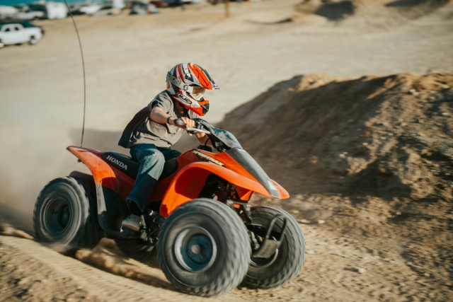 Quad-Touren auf der Rennstrecke in Agde, 10 Minuten – 9 bis 12 Jahre
