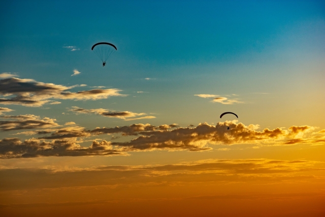  Volo in paramotore al tramonto 