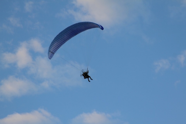  Vuelo en paramotor sobre el lago Serre Ponçon 