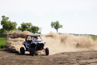 Fahren auf einer Buggy-Strecke in Agde 8 Min. – Kind