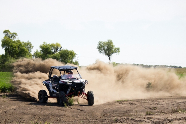 Fahren auf einer Buggy-Strecke in Agde 8 Min. – Kind