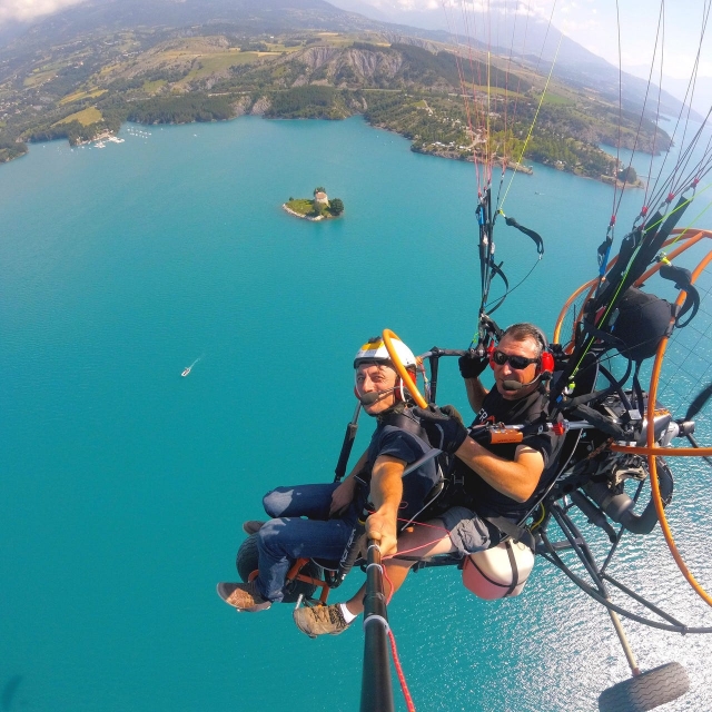 Voo para o lago Serre-Ponçon