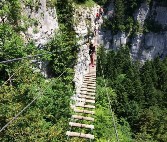 Pont de signe dans le Doubs