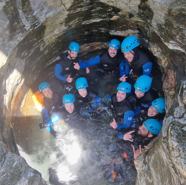  disfrutar de una actividad de equipo, diversión 