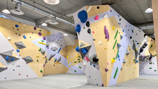  Area di arrampicata per adulti 