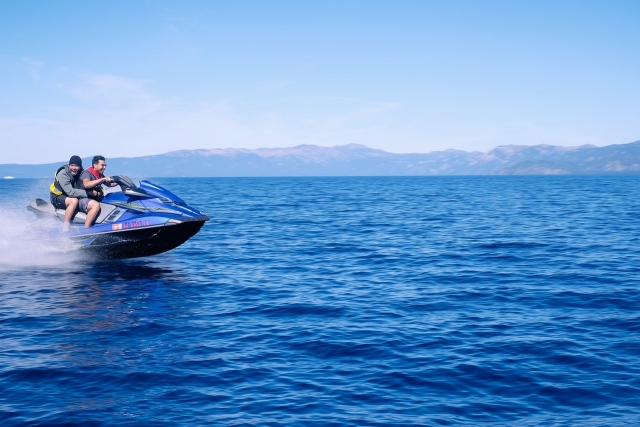  Dreisitzer-Jetski im Golf von Valinco 