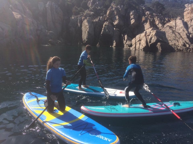  Stand up paddle with friends 