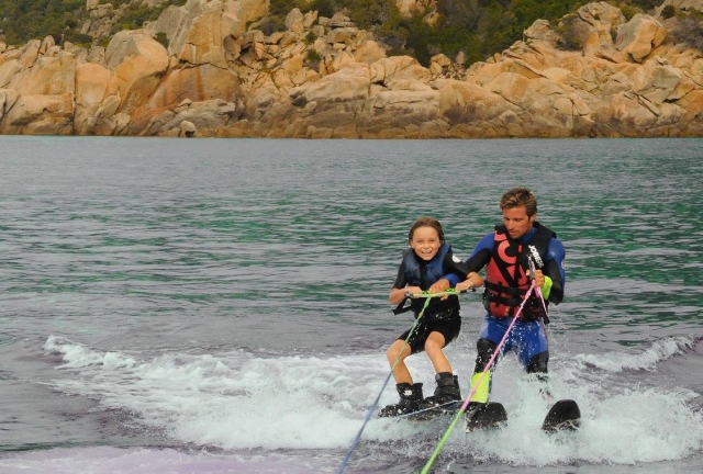  Accompanied water skiing session 