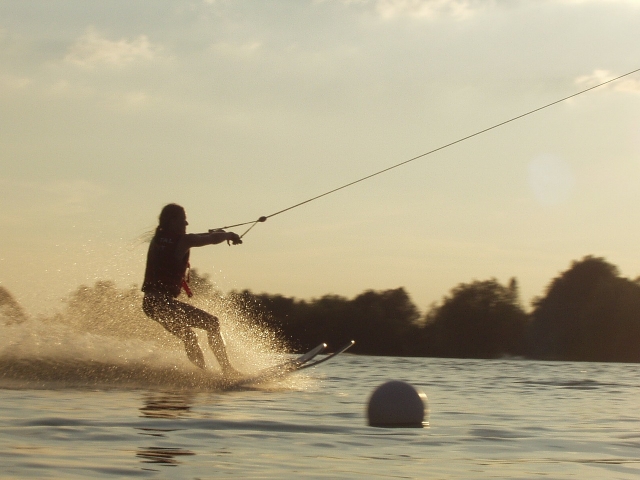  Water skiing sensations 