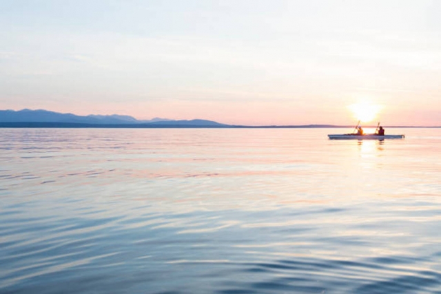 Kayak au lever du soleil