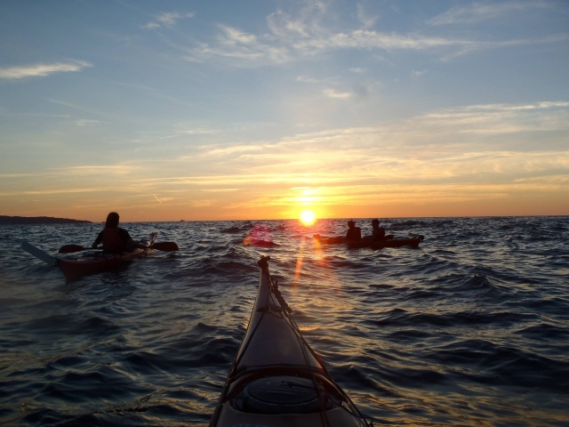  Caminata en kayak al atardecer 