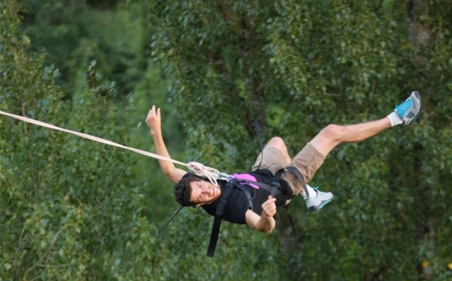 Saut pendulaire en Ardèche