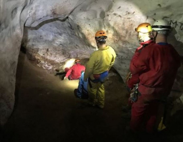 Esplorazione della grotta 
