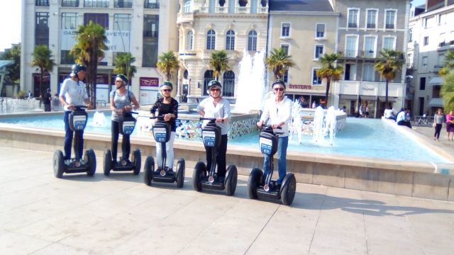  Photo in front of the fountain 