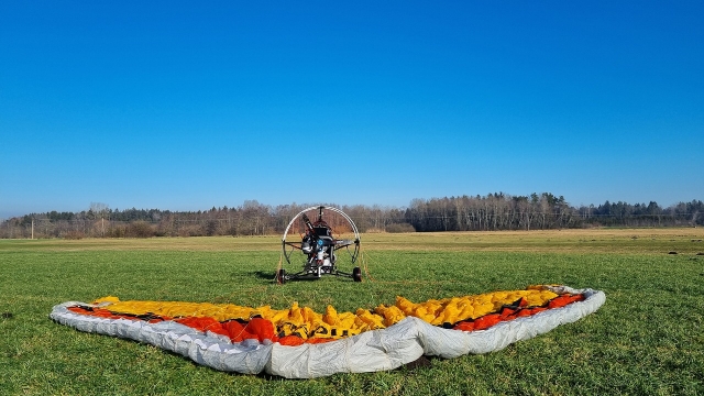  Partenza in paramotore dall'aerodromo di Coulommiers